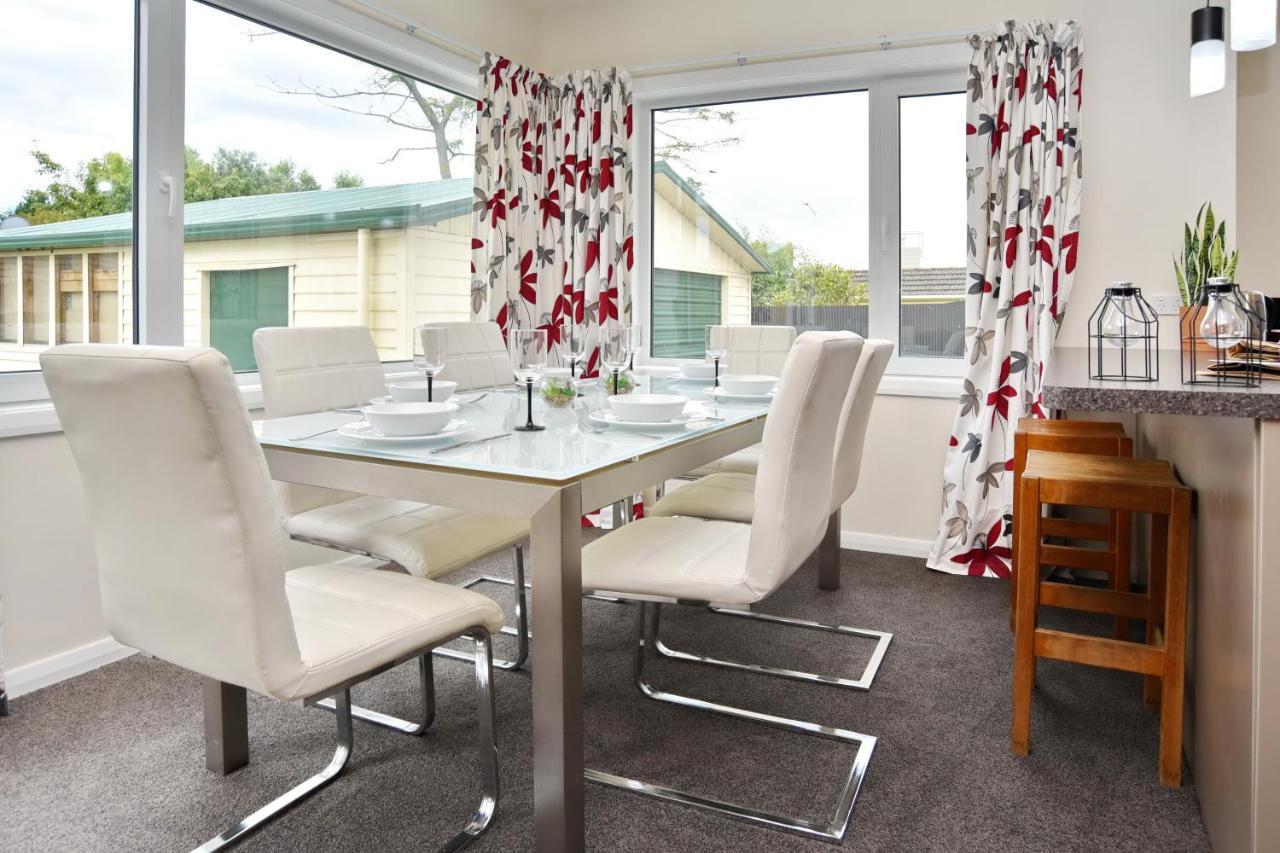 Weston Villa - Christchurch Holiday Homes Extérieur photo